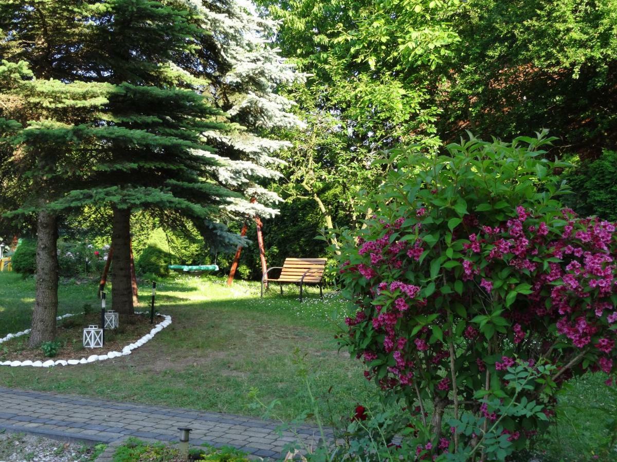 Dom Goscinny Przedmiescie Kielce Exterior foto